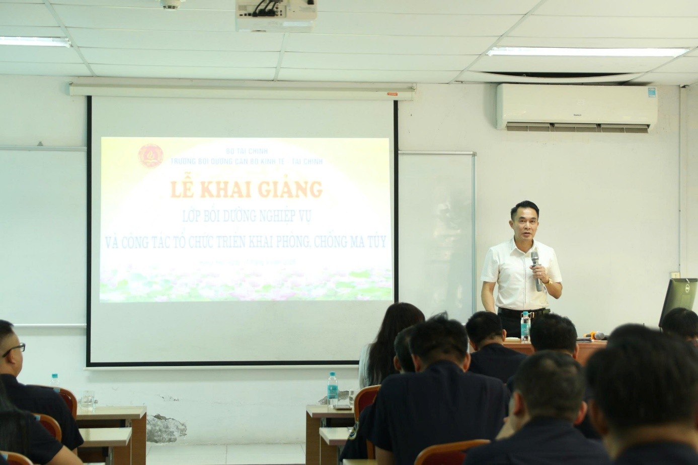 Tổ chức Lớp Bồi dưỡng nghiệp vụ và công tác tổ chức triển khai phòng, chống ma túy cho công chức hải quan