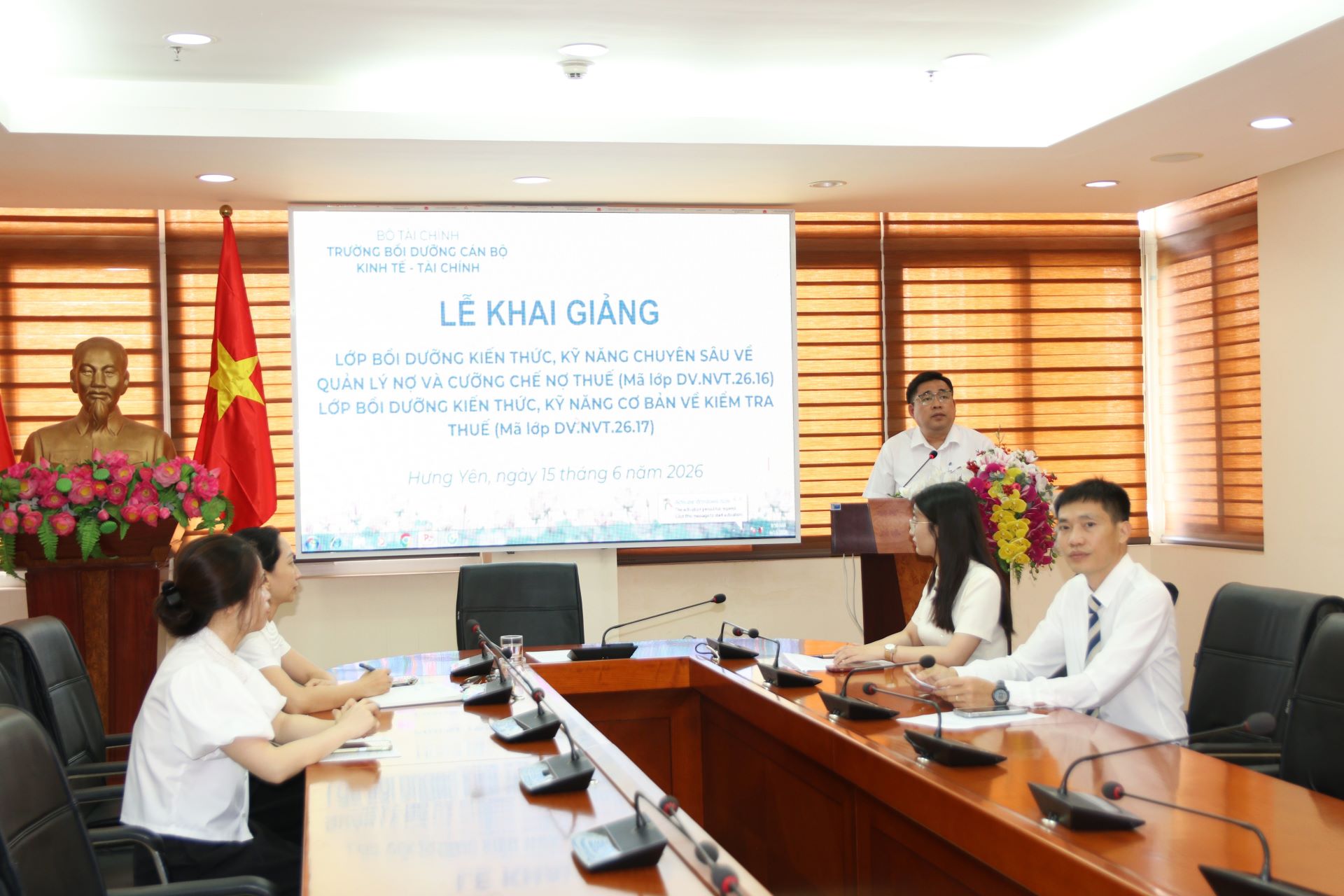 120 công chức ngành Thuế tham gia 02 lớp bồi dưỡng trực tuyến về kiểm tra thuế, quản lý nợ và cưỡng chế nợ thuế