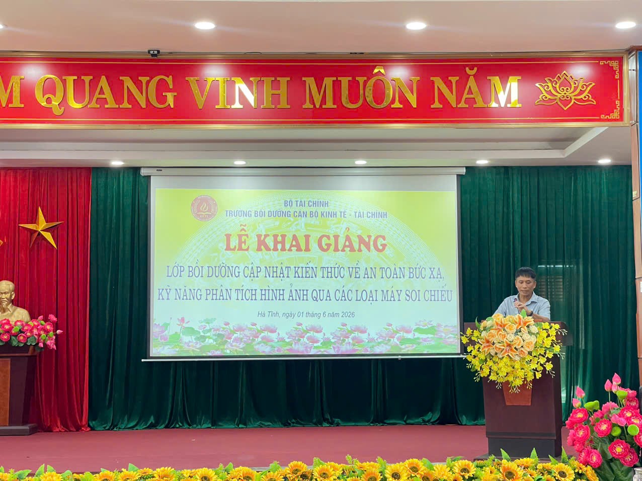Khai giảng Lớp Bồi dưỡng cập nhật kiến thức về an toàn bức xạ và kỹ năng phân tích hình ảnh qua các loại máy soi chiếu cho công chức hải quan tại Hà Tĩnh