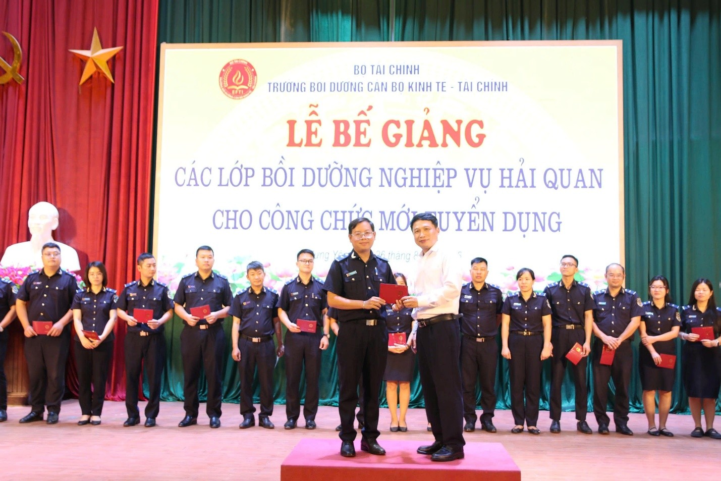 Bế giảng các lớp Bồi dưỡng nghiệp vụ hải quan dành cho công chức tuyển mới năm 2026