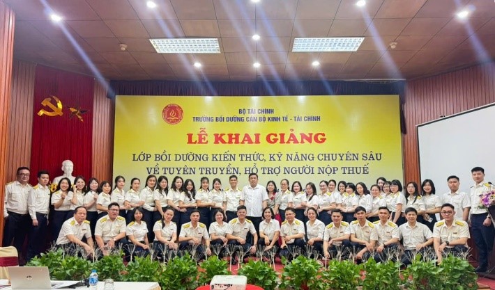 Khai giảng lớp Bồi dưỡng kiến thức, kỹ năng chuyên sâu về tuyên truyền, hỗ trợ người nộp thuế