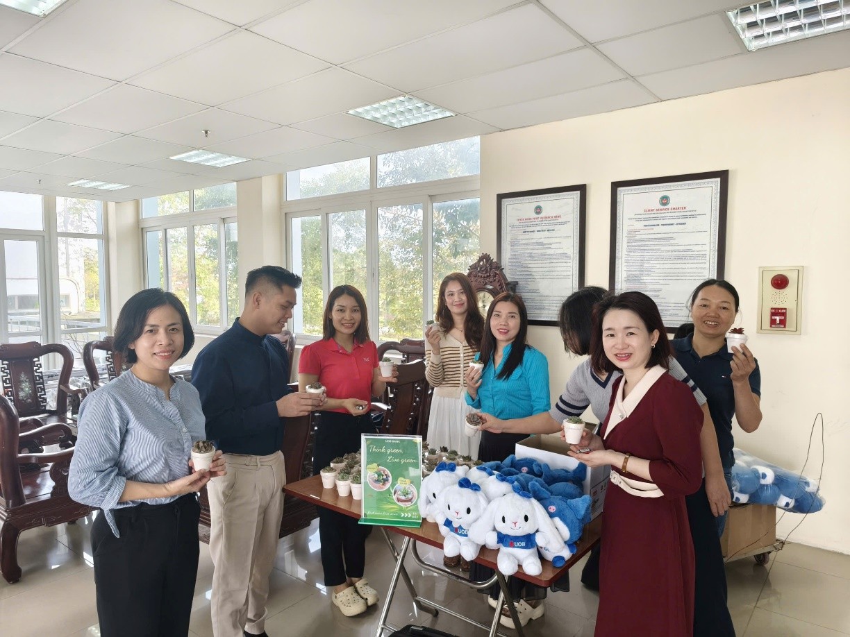 Tổ chức thành công chương trình “Đổi pin lấy cây” – Lan tỏa hành động xanh, vì môi trường bền vững tại Trường Bồi dưỡng cán bộ Kinh tế - Tài chính