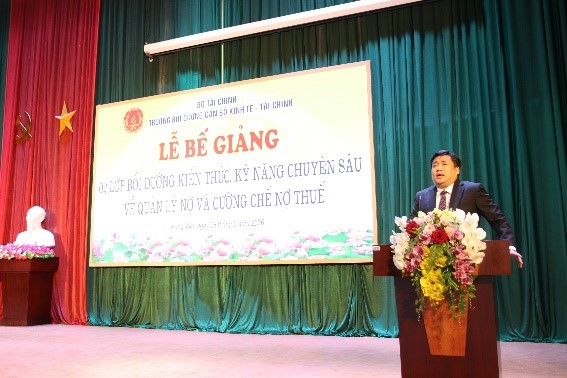 Bế giảng 02 lớp bồi dưỡng chuyên sâu về quản lý nợ và cưỡng chế nợ thuế